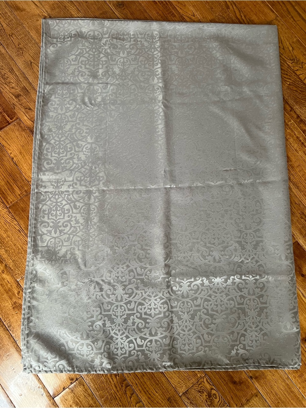 Royal Velvet Tablecloth Rectangular Damask Tan Taupe 60” x 84”